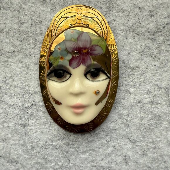VTG Retro Flapper Face Brooch Hand-Painted Lady Pin Artist signed  Art Deco - Picture 2 of 11